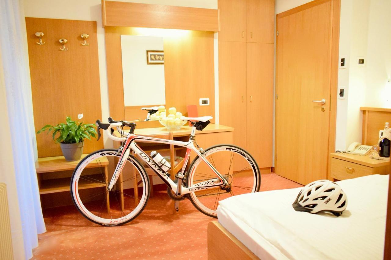 Hotel Waldheim Sarnonico Εξωτερικό φωτογραφία