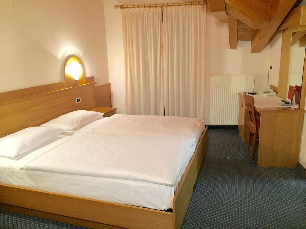 Hotel Waldheim Sarnonico Εξωτερικό φωτογραφία