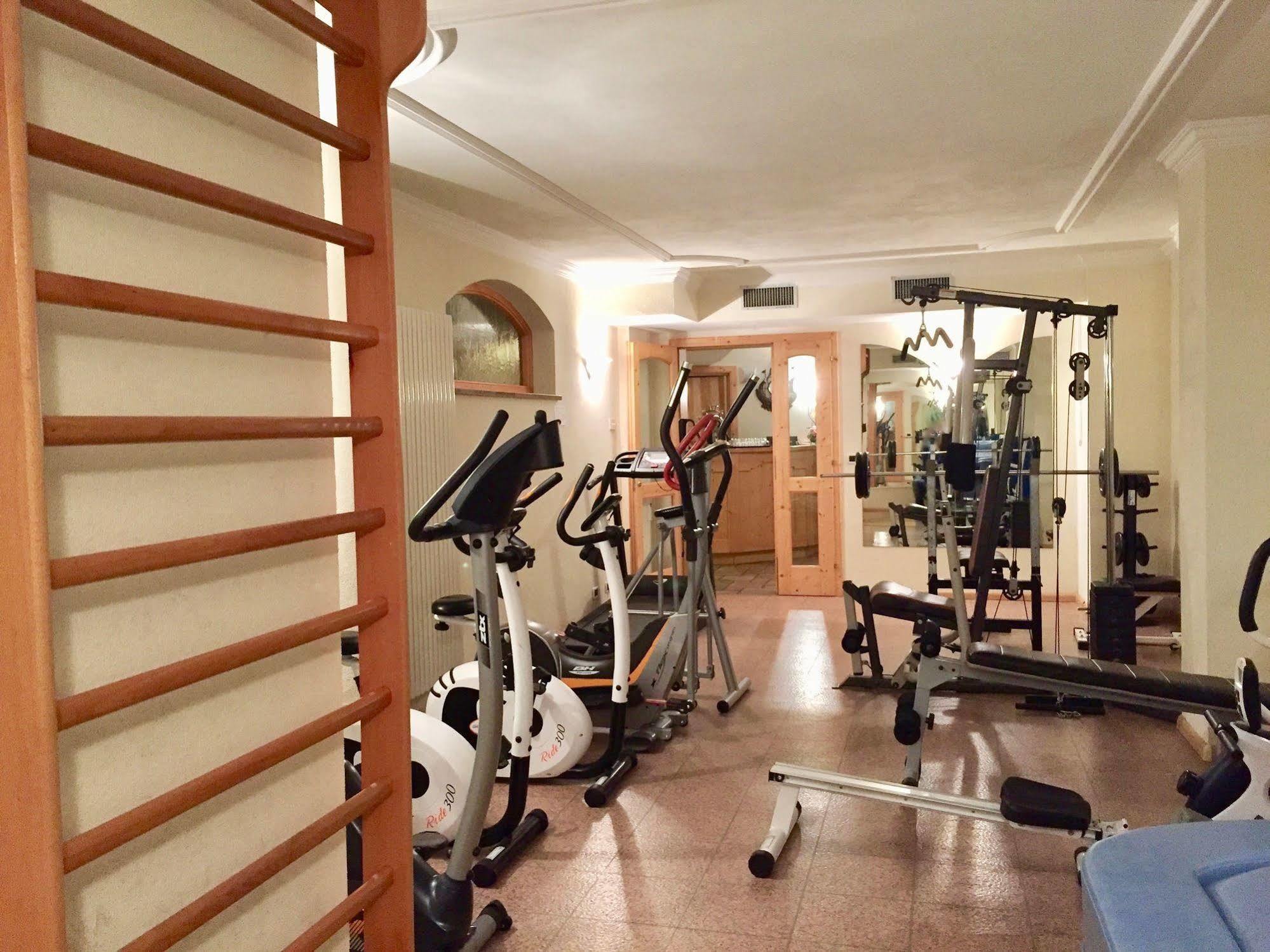 Hotel Waldheim Sarnonico Εξωτερικό φωτογραφία