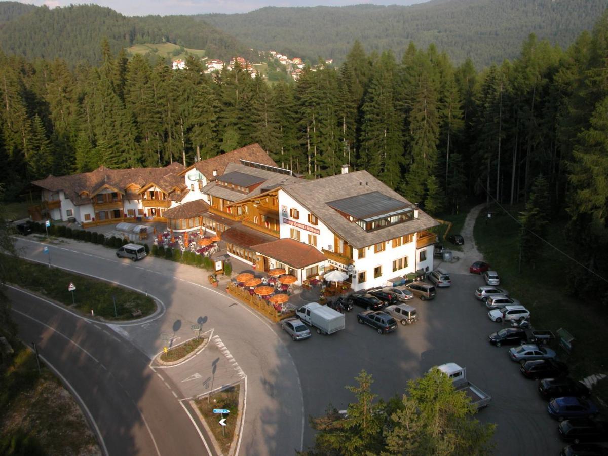 Hotel Waldheim Sarnonico Εξωτερικό φωτογραφία
